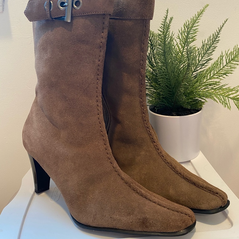 BEAUTIFUL BROWN VELVET BOOTIES!!!!!